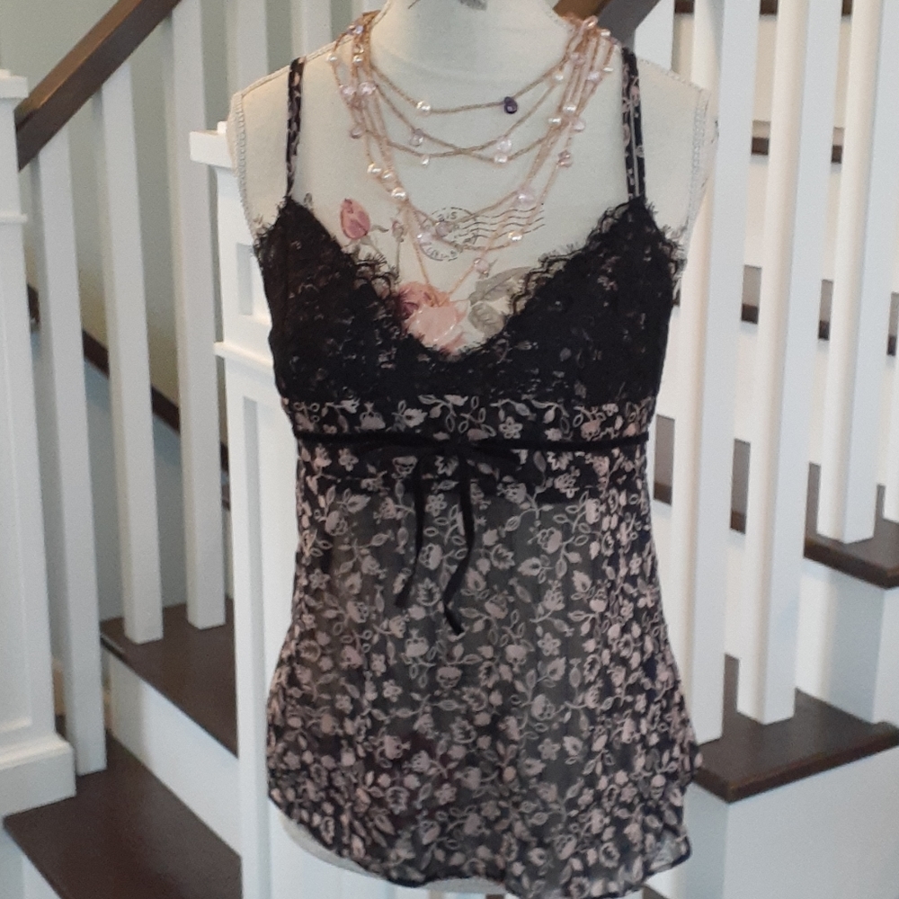 ! Dreamy Guess black lace and floral gauze cami